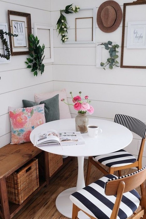 5 Inspiring Tips To Use Small Round Table In Each Part Of Your House 