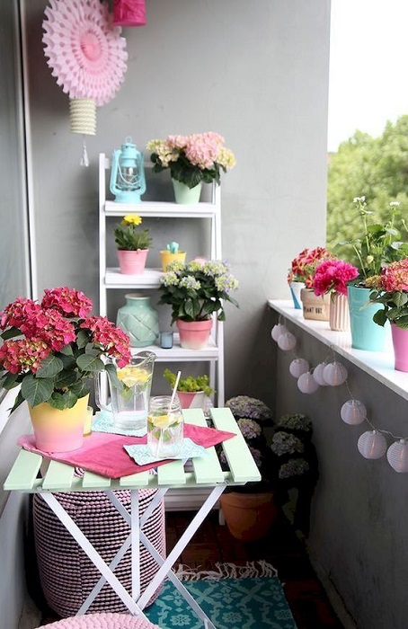 5 Awesome Tips To Decorate Small Balcony For Welcoming Spring 
