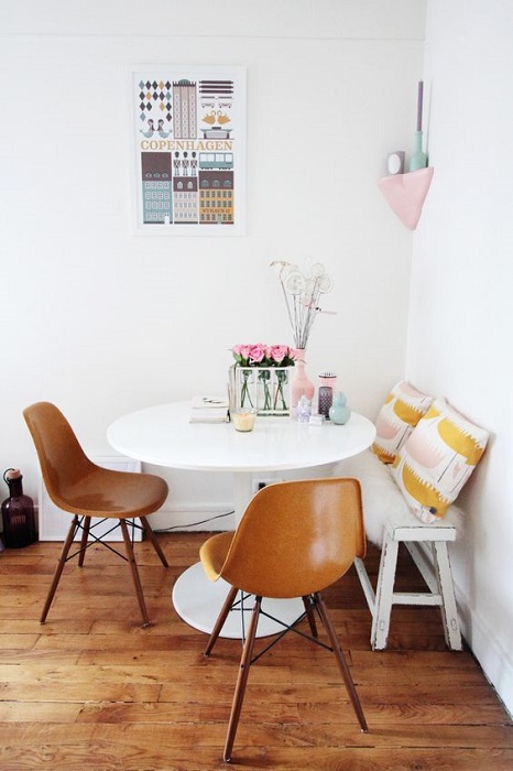 5 Inspiring Tips To Use Small Round Table In Each Part Of Your House 